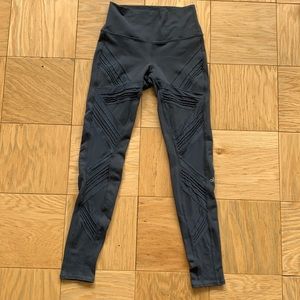 ALO Ultimate High-Waisted Legging size M